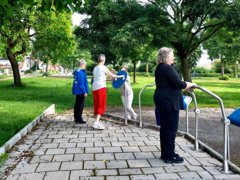 Bewegen en koffie in het beweegpark
