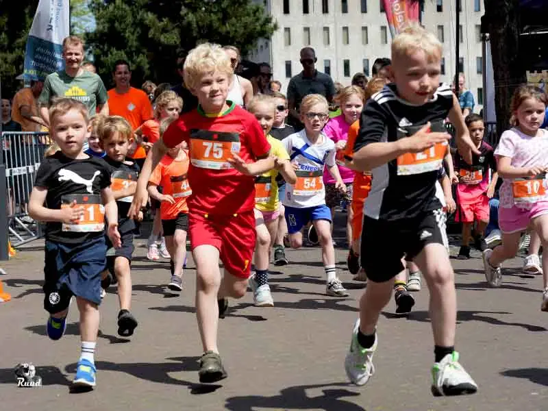 Mini Marathon Zeewolde was een echt loop feestje
