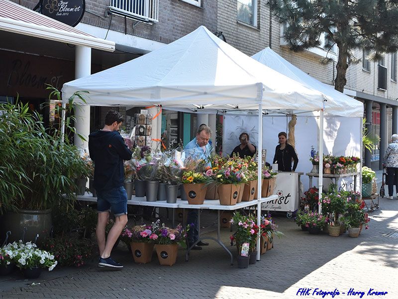 Volop aandacht voor moederdag in centrum van Zeewolde