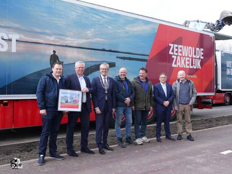 Opening gerenoveerde Gelderseweg gevierd met onthulling vrachtwagen