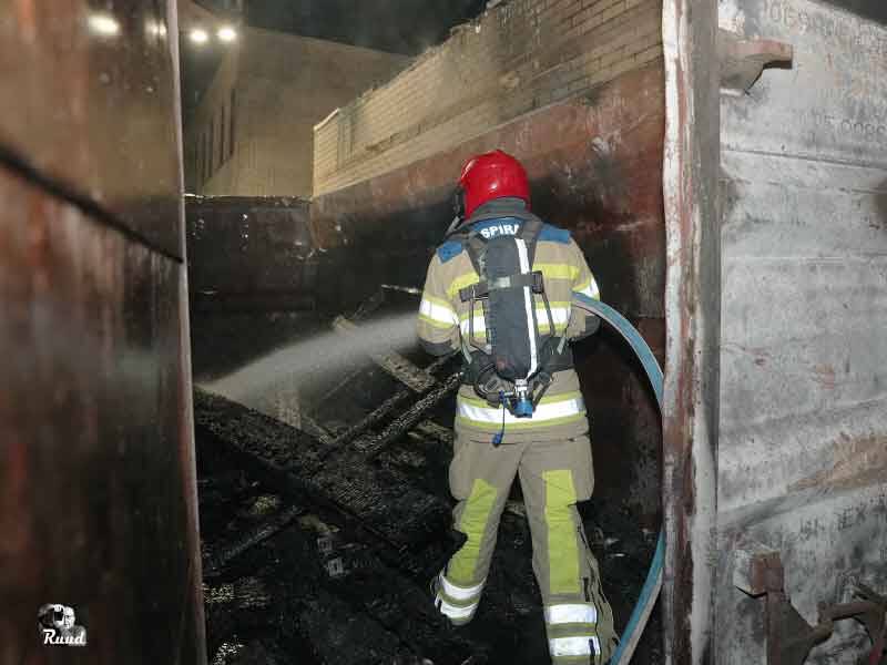 Brand Open Hof Zeewolde, brandweer blust in de container