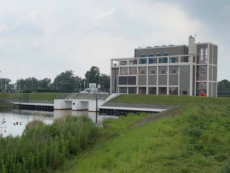 Inklinking en veen oorzaak van bodemdaling Flevoland