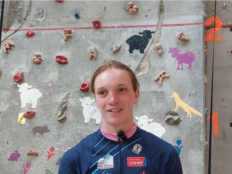 Dana en haar zus fietsen voor hun moeder: “Opgeven was voor haar nooit een optie”