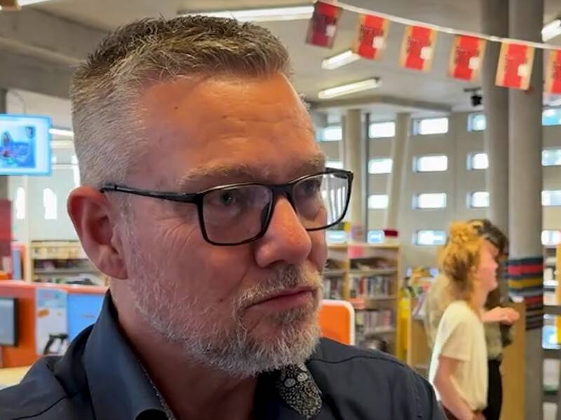 Jan ippel had in de bibliotheek van Zeewolde zijn debuut