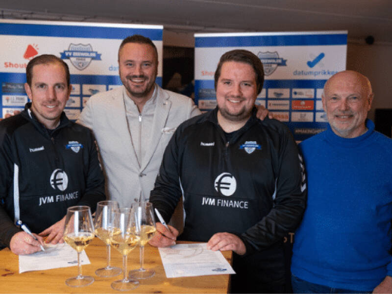 Ronald Hoek, Johan Henkes, Ruben Schipper en Ger Blom op een rijtje met de ondertekening