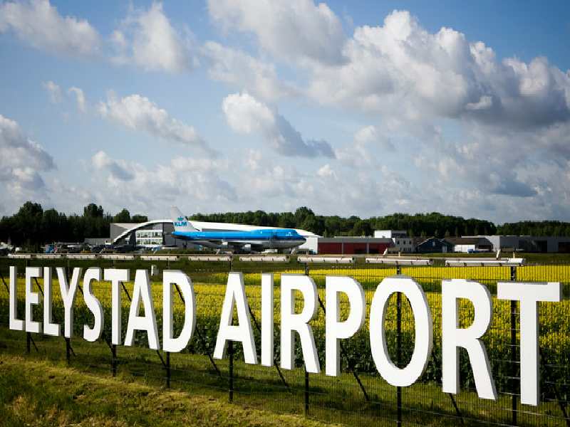 Luchtverkeersleiding Lelystad Airport gestart