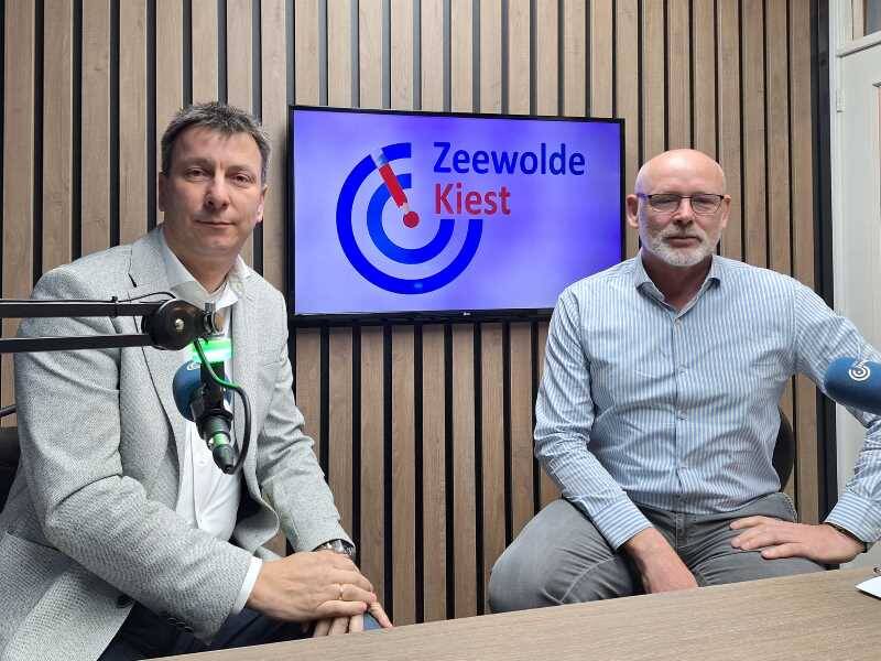 wethouder Ernst Bron en Erik vd Schaaff tijdens de uitzending van Zeewolde Kiest